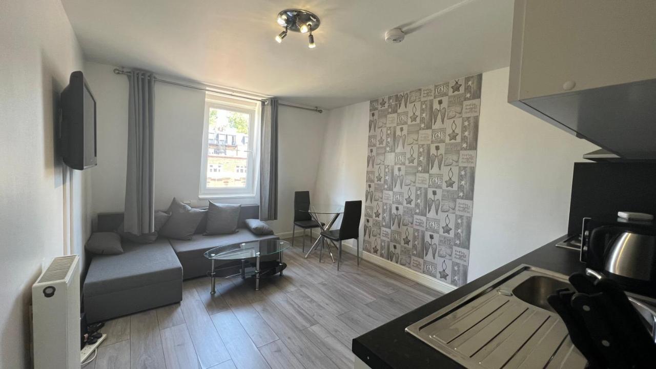 Comfy 2 Bedroom - Finchley Road, Apartamento *