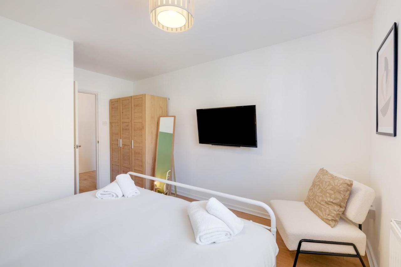 Ferienhaus Luxury 3 Bedroom 2 Bathroom House, Fulham By 360stays London