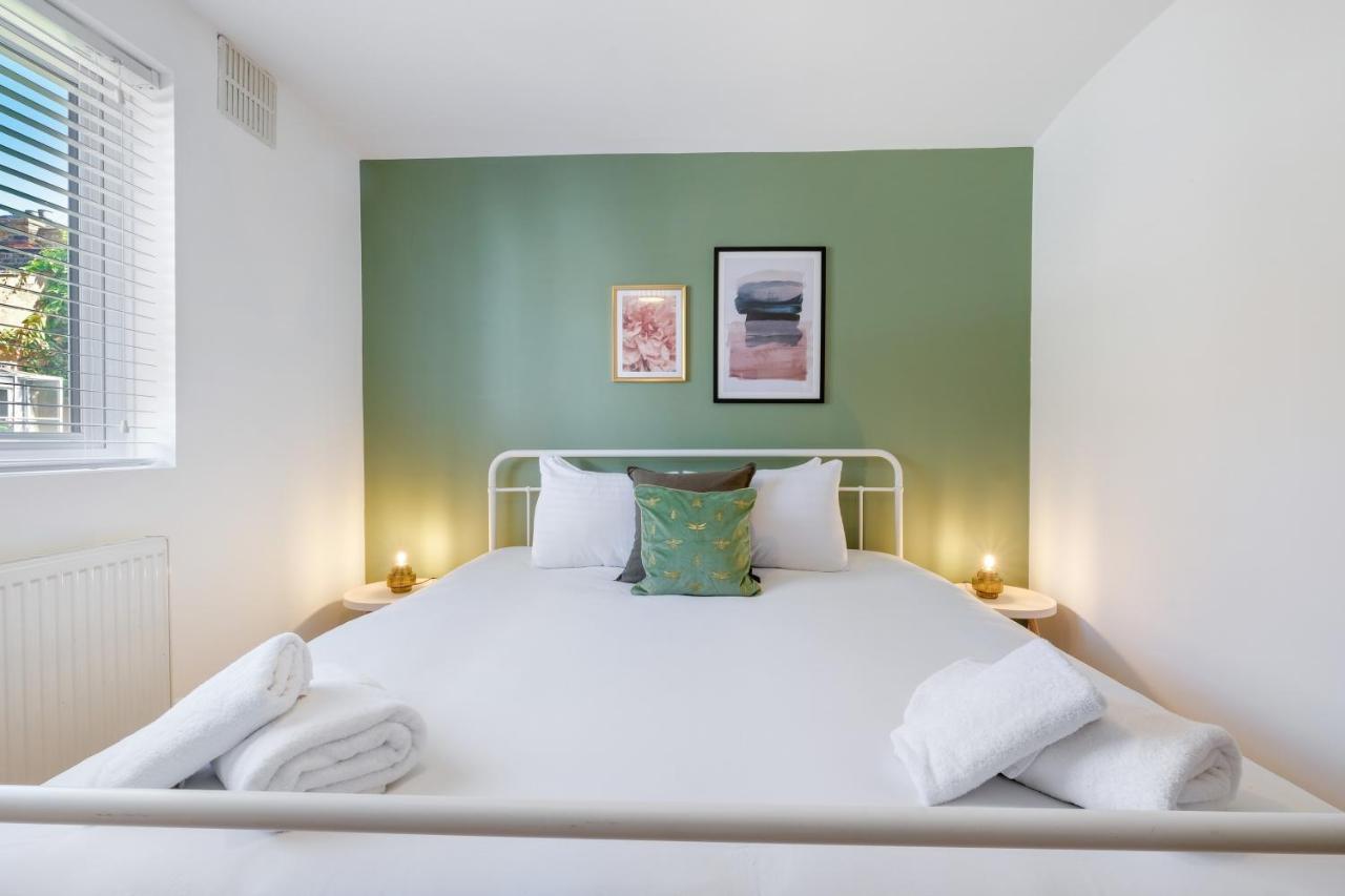 Ferienhaus Luxury 3 Bedroom 2 Bathroom House, Fulham By 360stays London