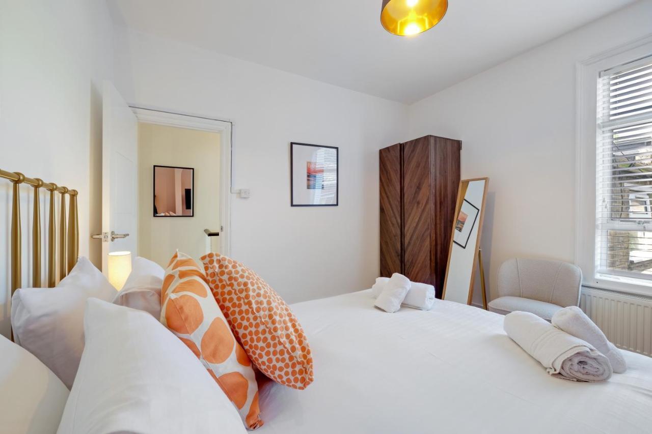 Luxury 3 Bedroom 2 Bathroom House, Fulham By 360stays Ferienhaus London