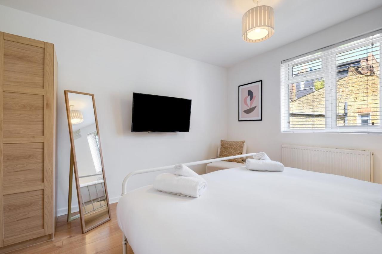 Luxury 3 Bedroom 2 Bathroom House, Fulham By 360stays Ferienhaus London