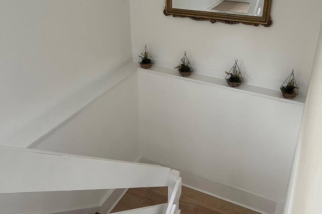 Unique 4 Bed Detached House In East Hébergement de vacances *