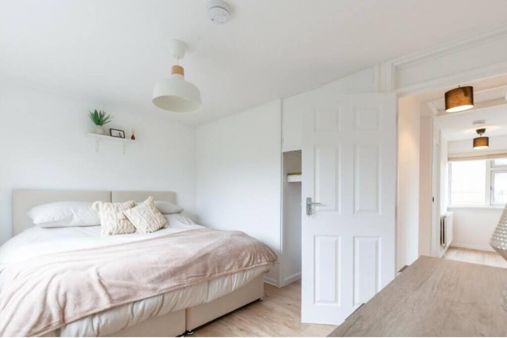 Unique 4 Bed Detached House In East Hébergement de vacances Londres