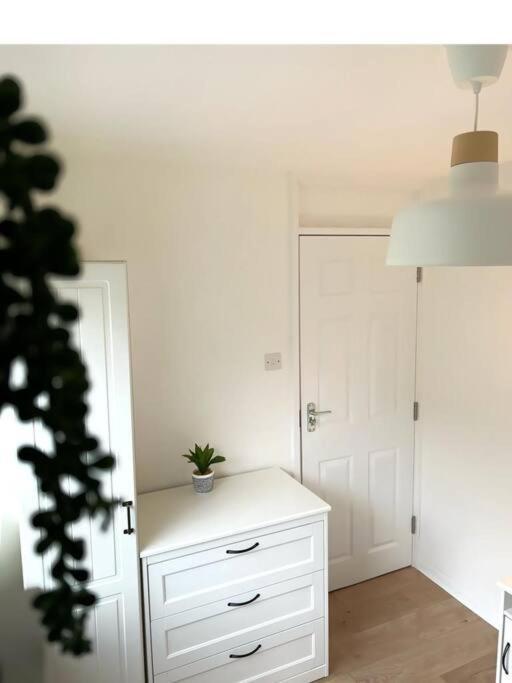 Unique 4 Bed Detached House In East Hébergement de vacances Londres