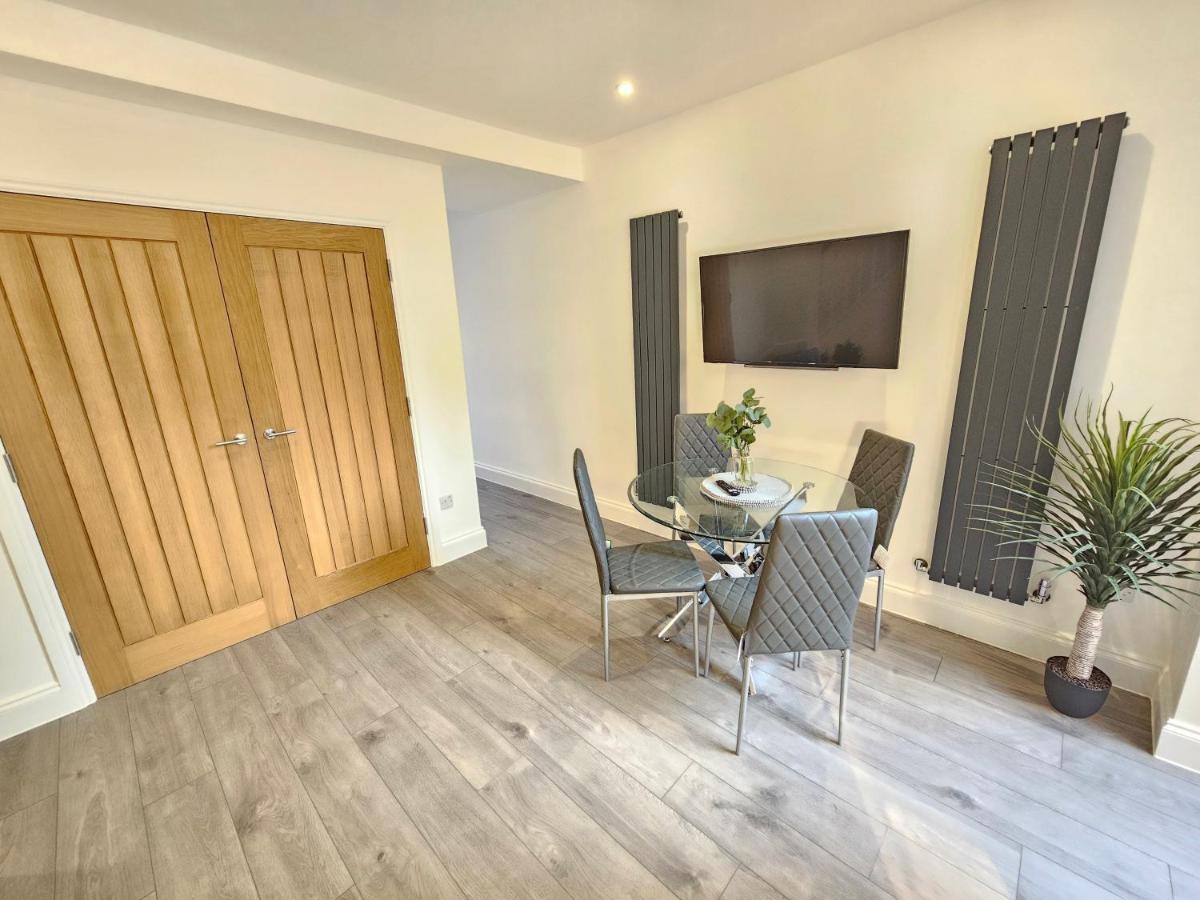 Spacious 4br House, London, Sleeps 9, Parking Available Londres