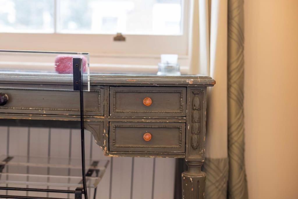 Golborne Road 3 Bedrooms Antique Rooftop Terrace Flat