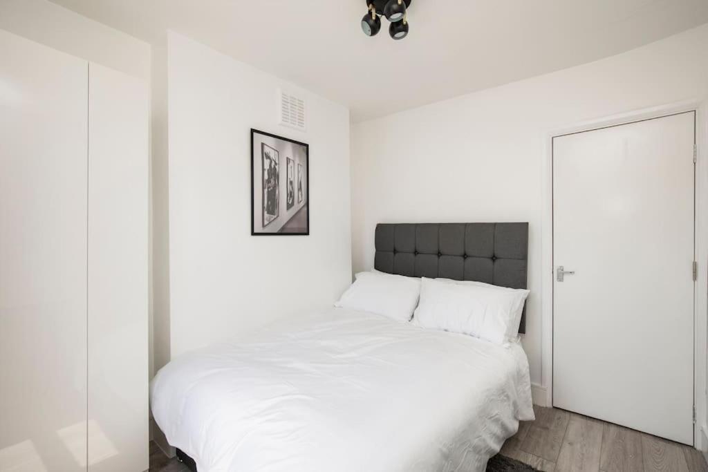 Apartment Spacious Serenity In The Heart Of London