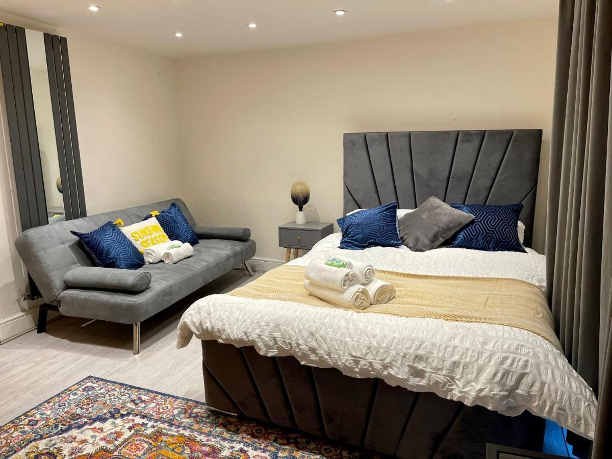 Shoreditch - And In The Appartement *