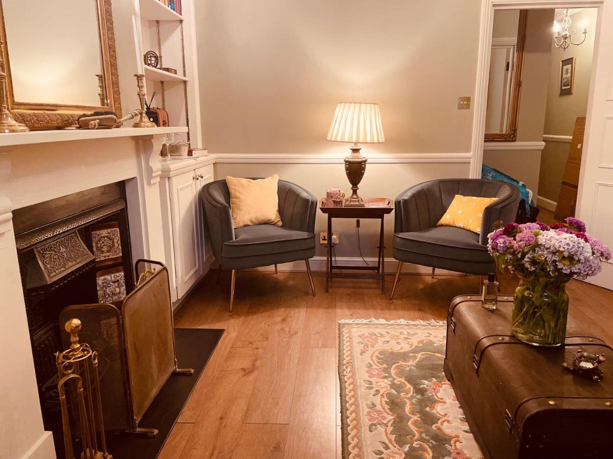 Homely 2 Levels Flat W Private Garden Londen