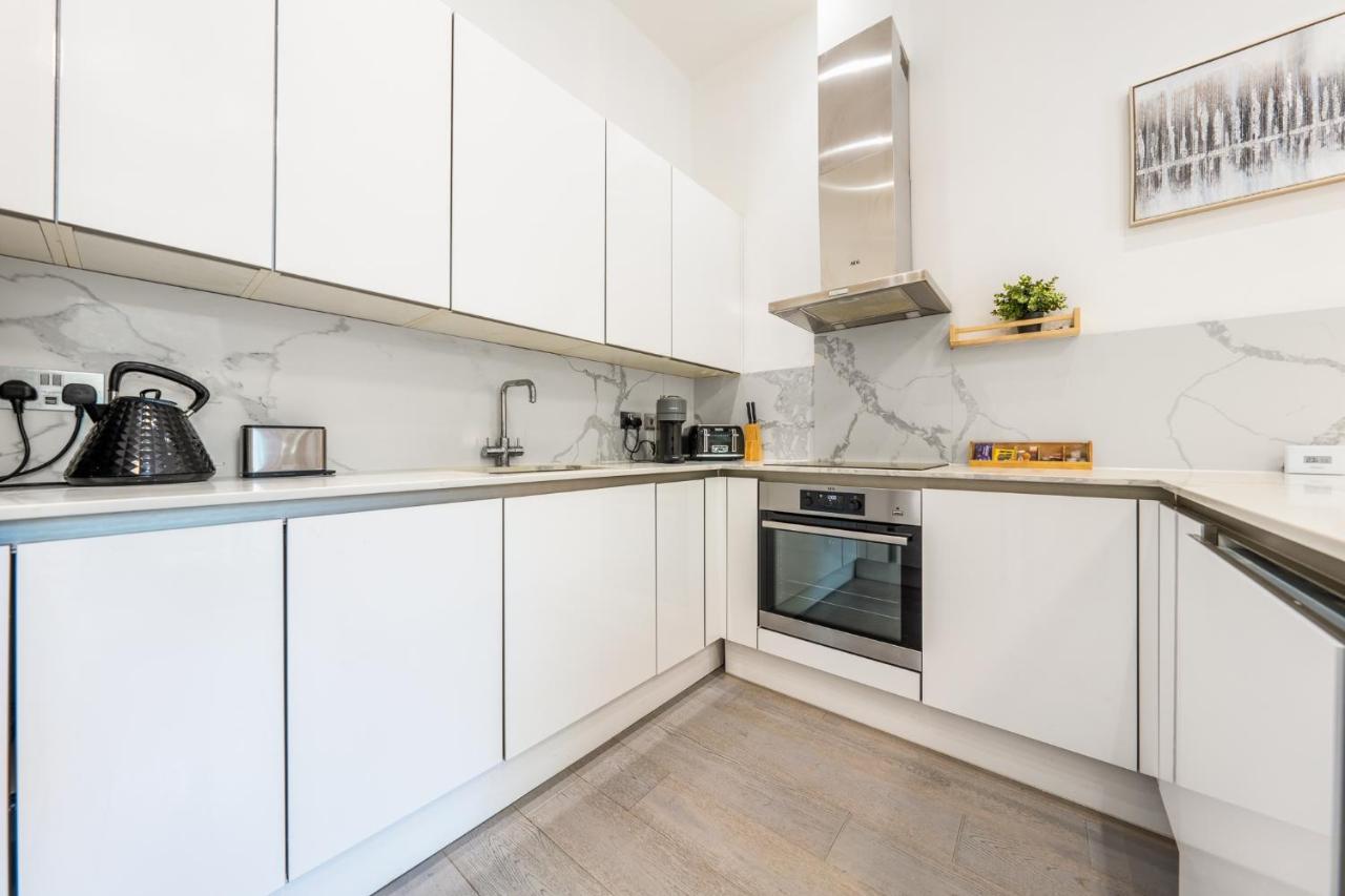 Apartment Modern 3 And 2 Bedroom Flat In Central With Installed Ac London