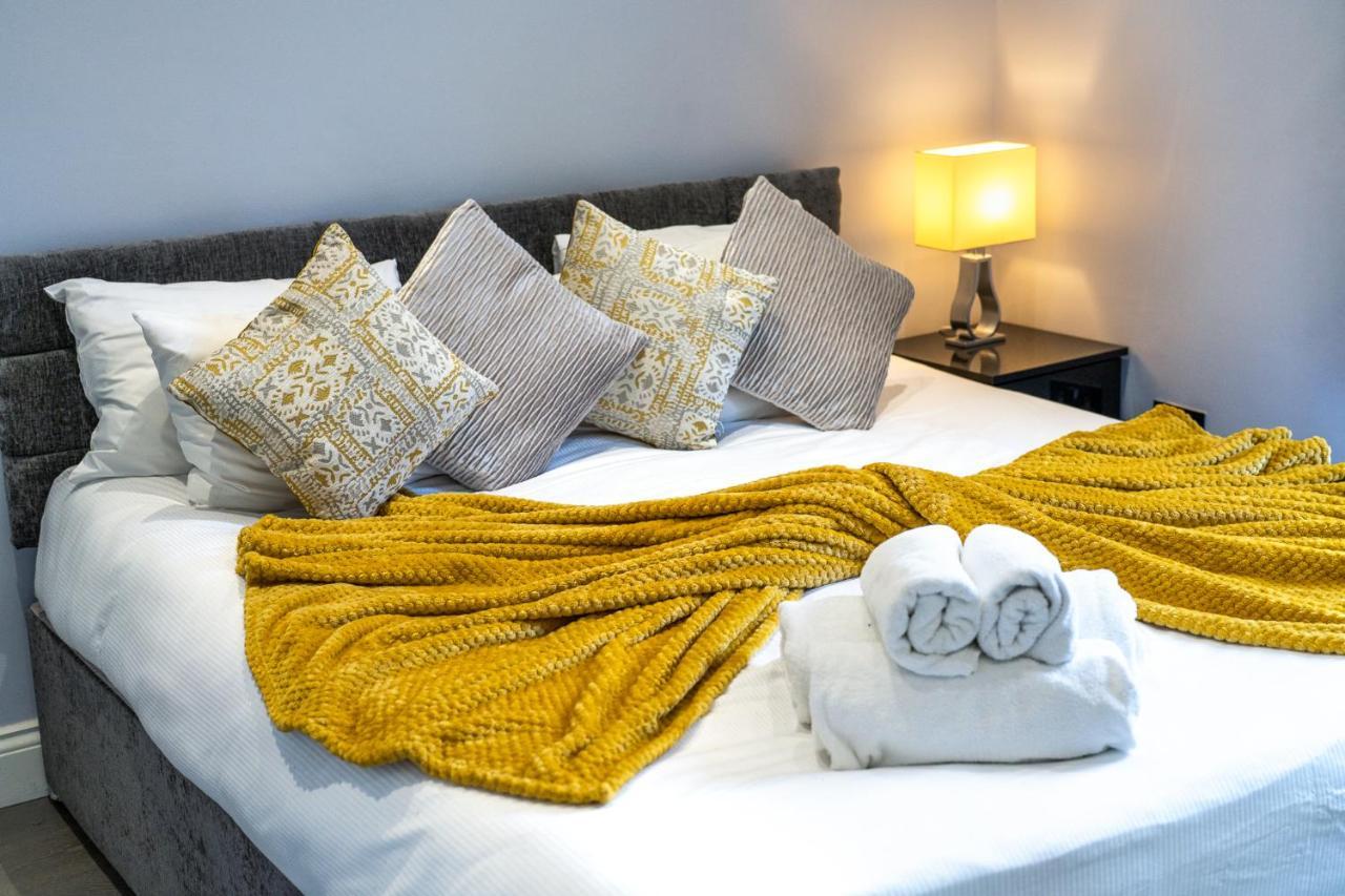 Apartment Modern 3 And 2 Bedroom Flat In Central With Installed Ac
