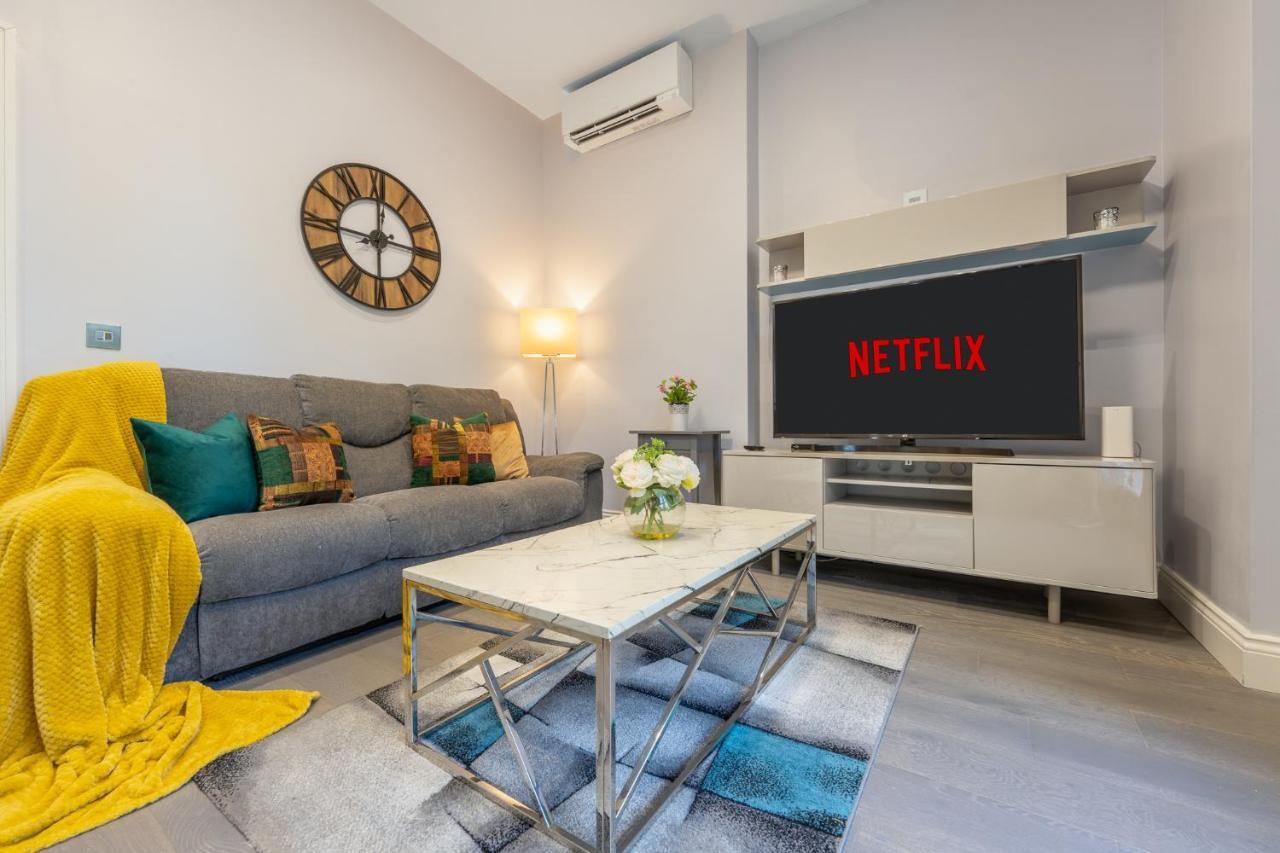 Modern 3 And 2 Bedroom Flat In Central With Installed Ac Apartment London