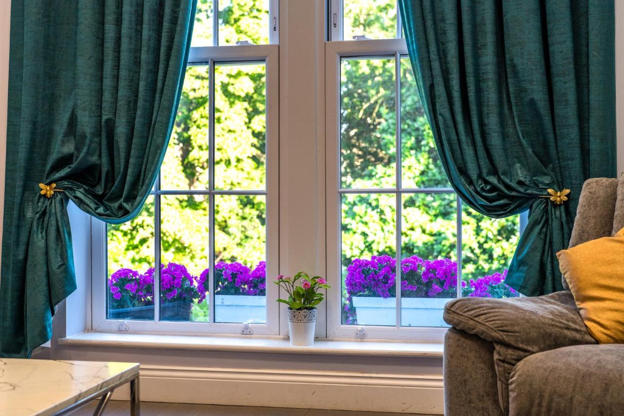 Modern 3 And 2 Bedroom Flat In Central With Installed Ac Apartment London