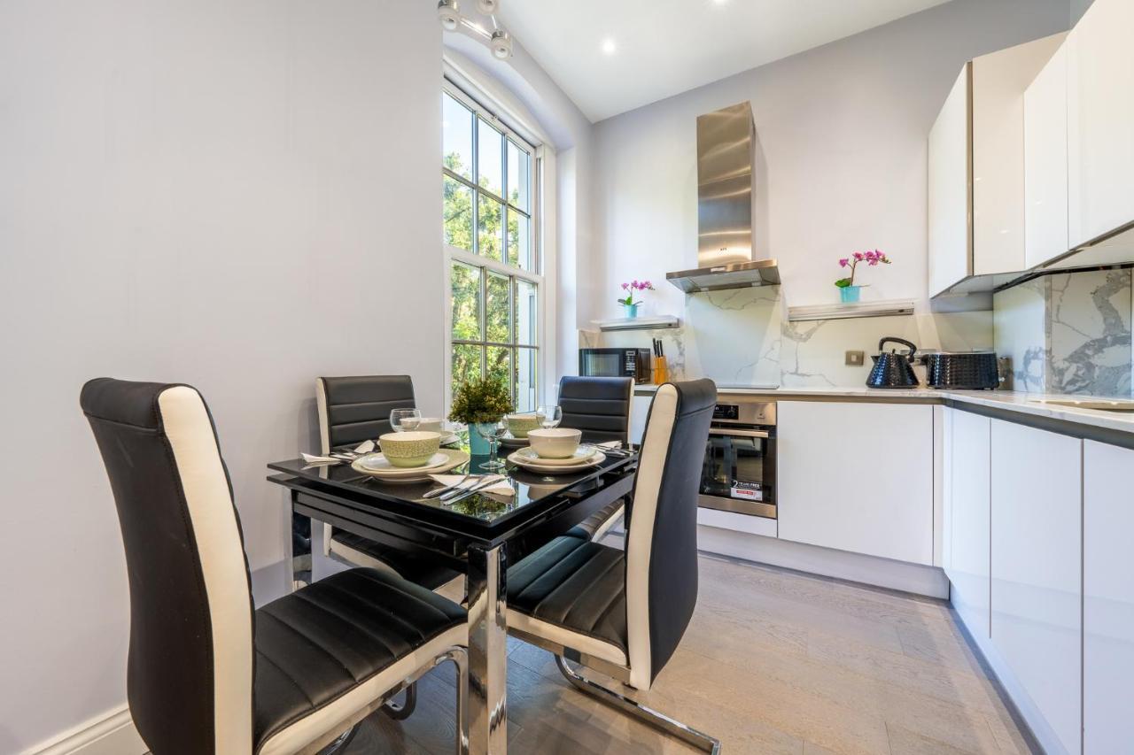 Apartment Modern 3 And 2 Bedroom Flat In Central With Installed Ac *