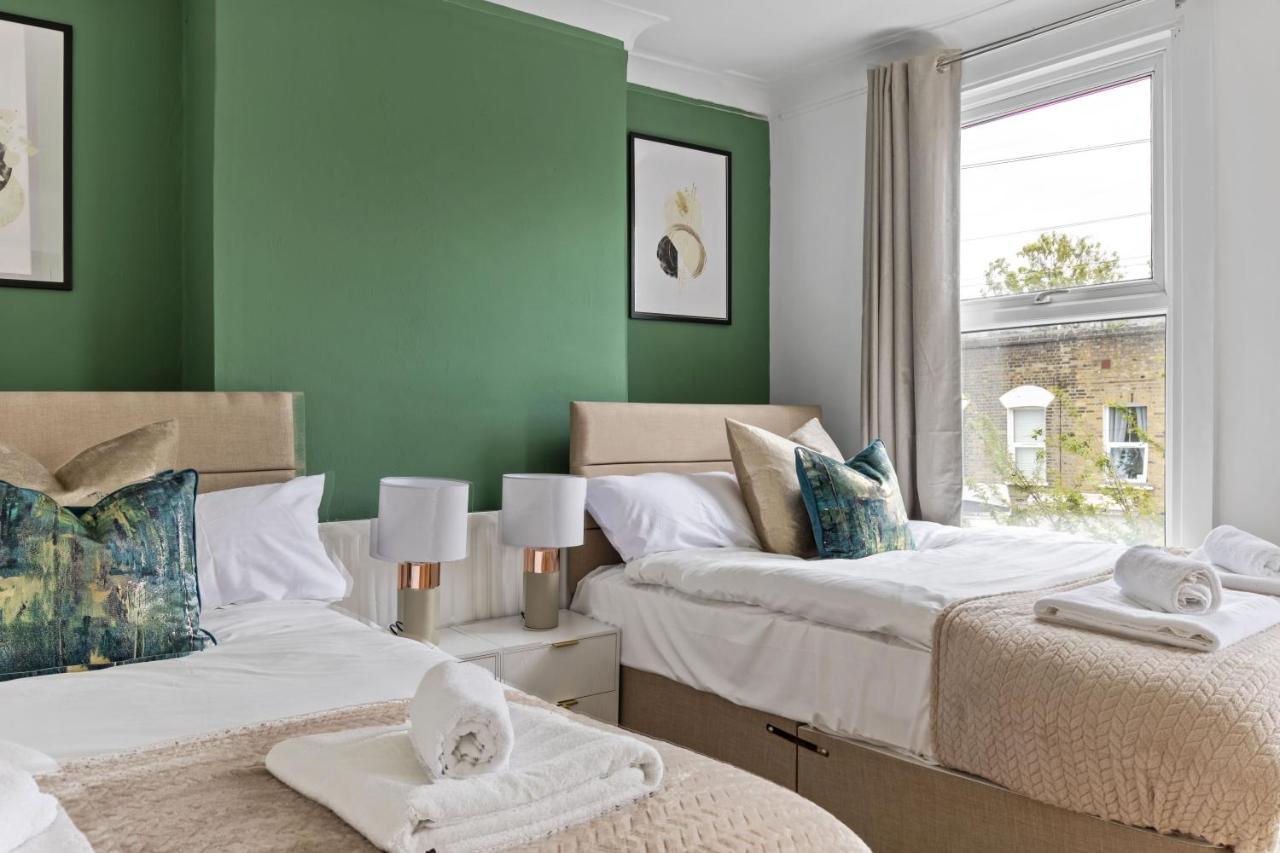 Parea Living - Hackney, 4-bedroom Victorian House W Big Garden Hébergement de vacances Londres