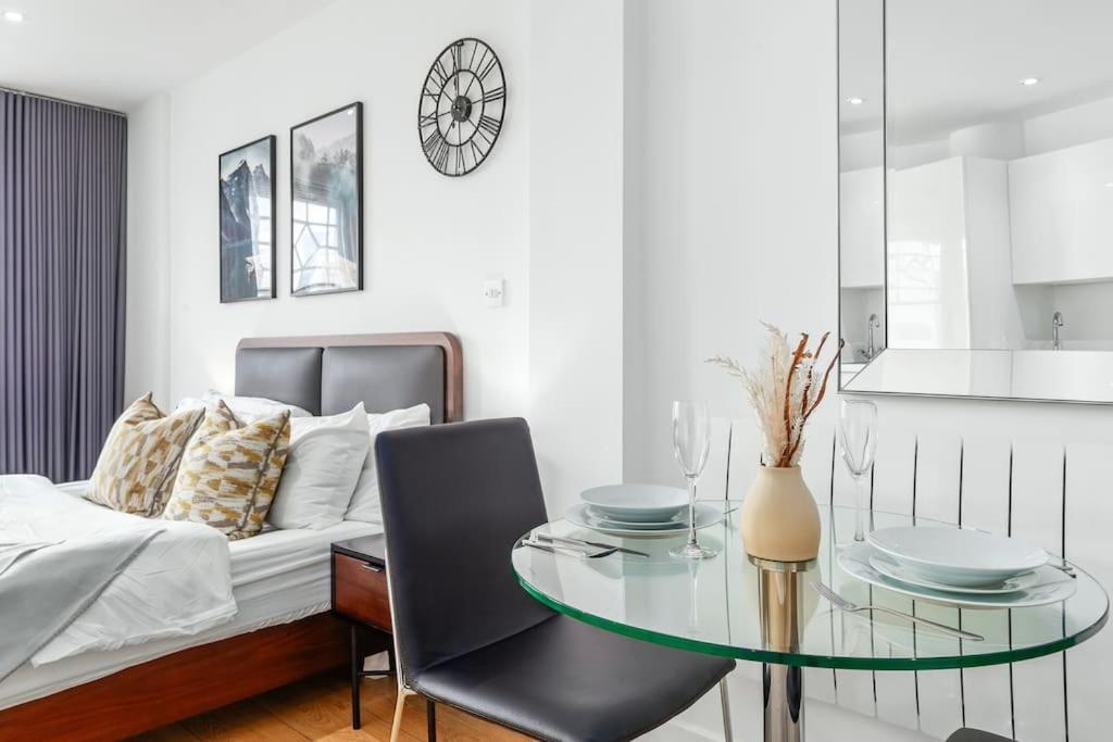 Modern Chic Piccadilly 1-br Vr14 *