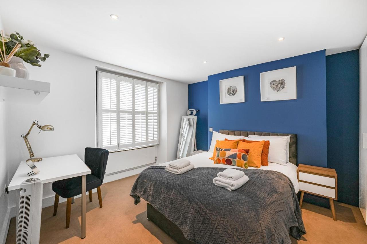 Spacious 2 Bedroom In Camden * Londen