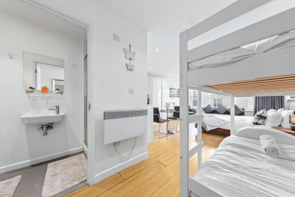 Spacious And Delightful Sleep 5 Piccadilly Vrc Apartment *