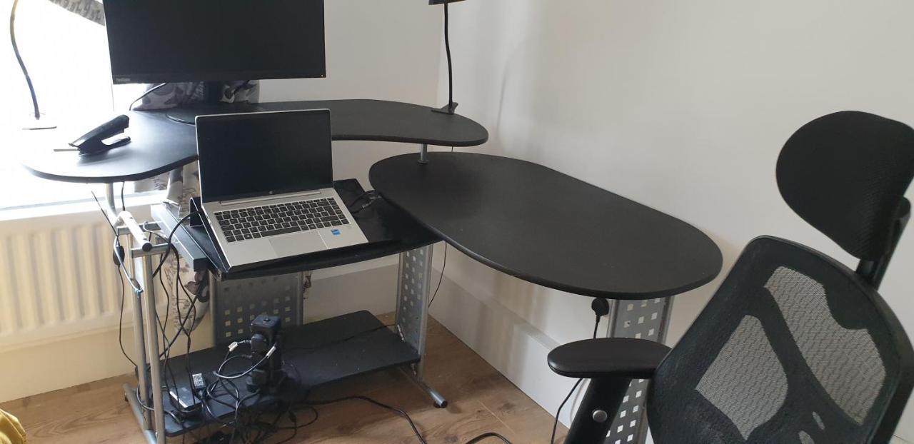 Huge By Bridge - King Sized Bed Apartamento Londres
