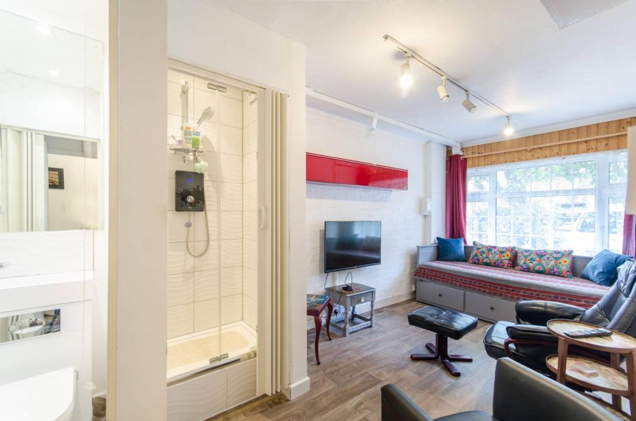 Leeward Gardens With Ensuite Hospedagem domiciliar Londres