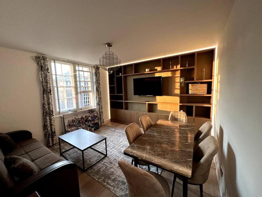 Charming Chelsea Two Bedroom Next To Kings Road! Apartment