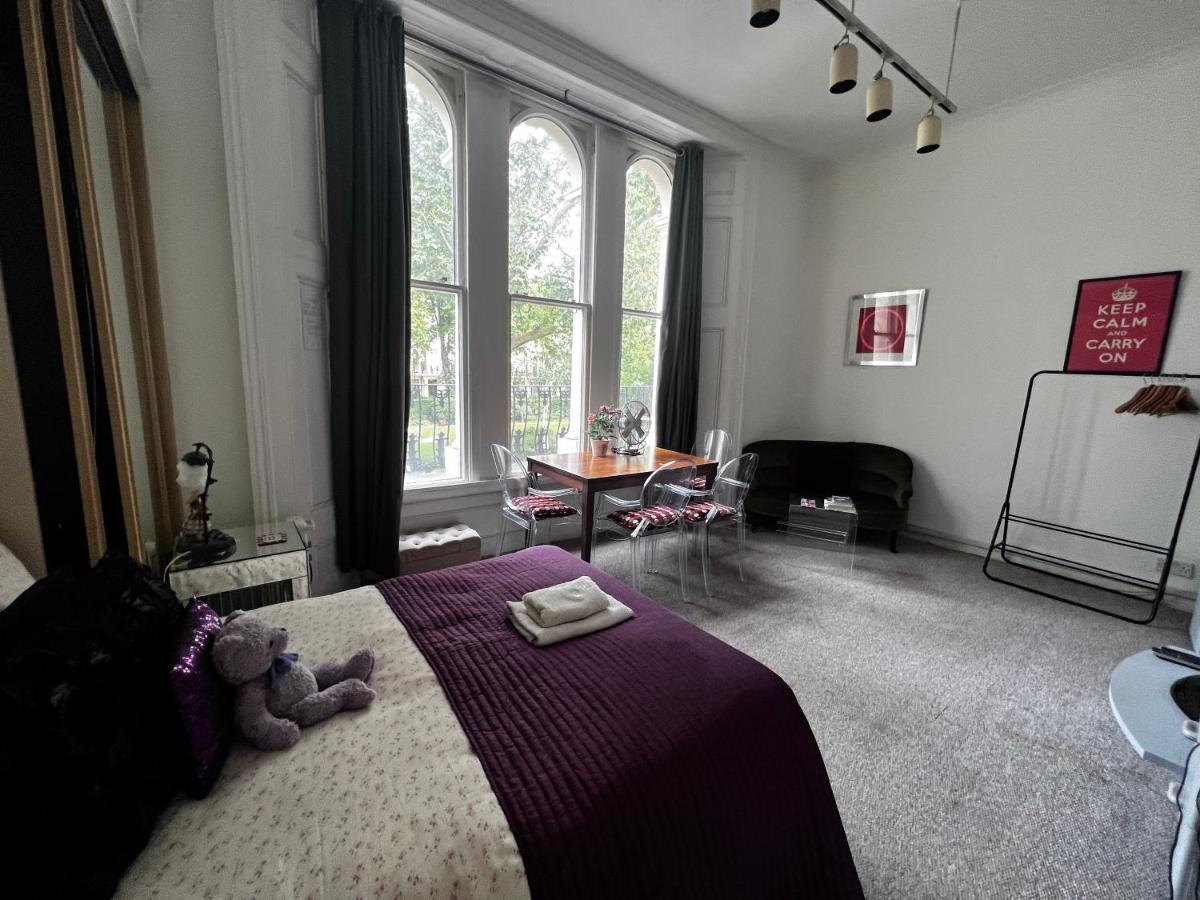 Apartamento Hyde Park Has Private Balcony With Tranquil Garden View