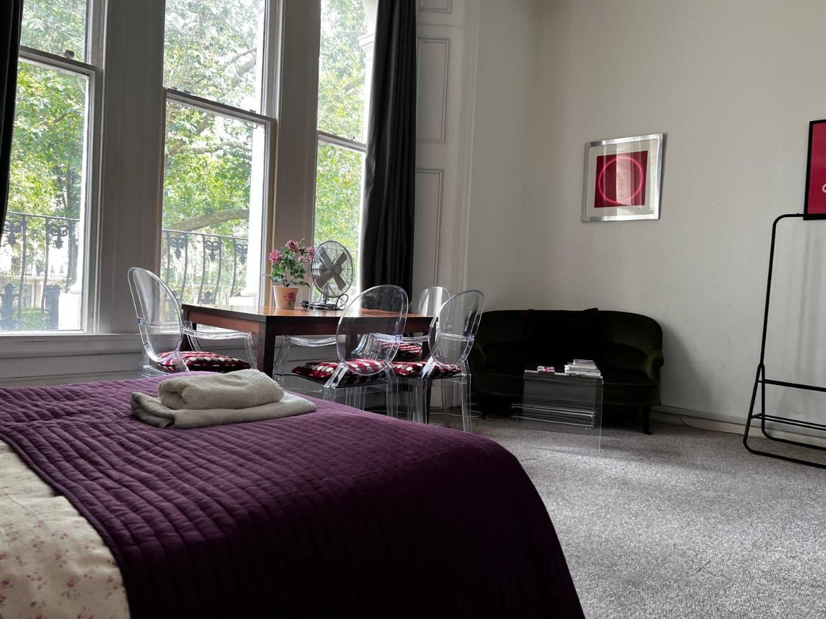 Hyde Park Has Private Balcony With Tranquil Garden View Londres