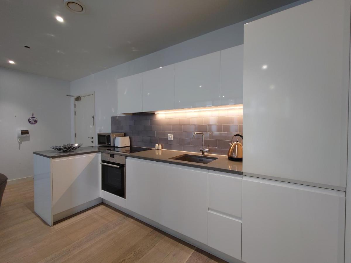 Fully Serviced One Bed In Royal Wharf * Londres