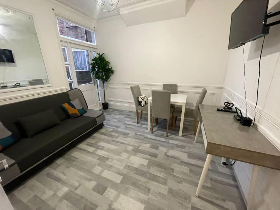 Ground Floor 2 Bed Flat With Garden North Appartement *