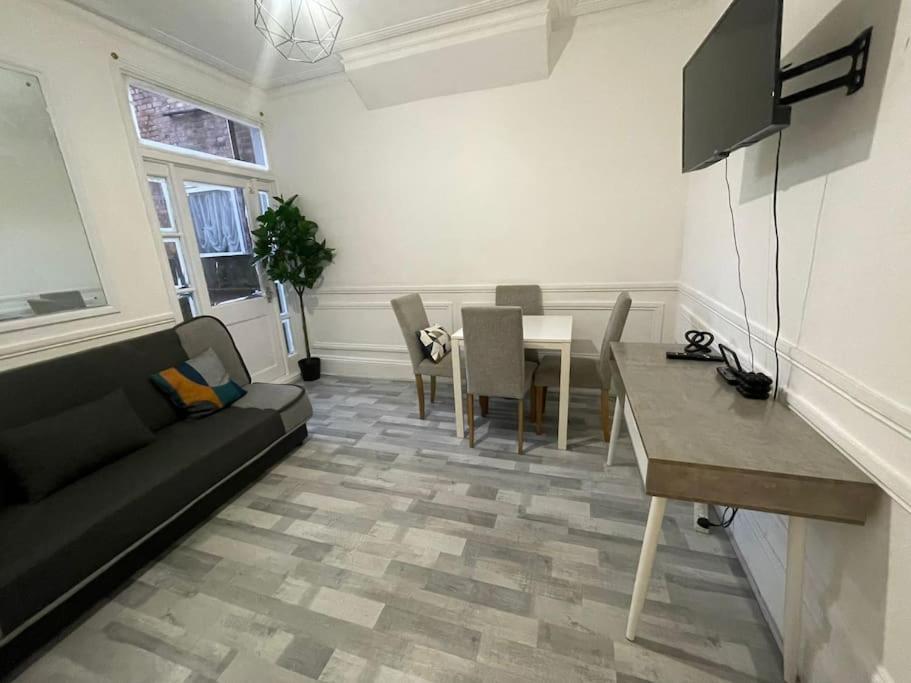 Appartement Ground Floor 2 Bed Flat With Garden North Londen