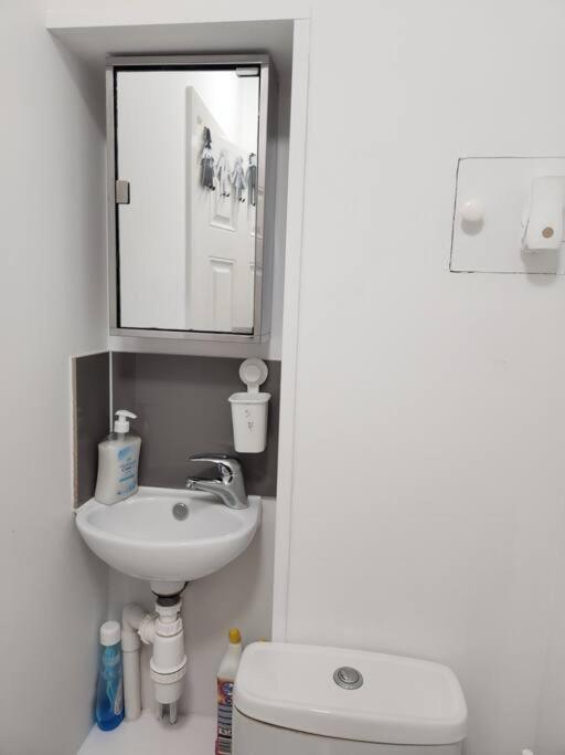 Flat, Close To O2 Arena And Airport