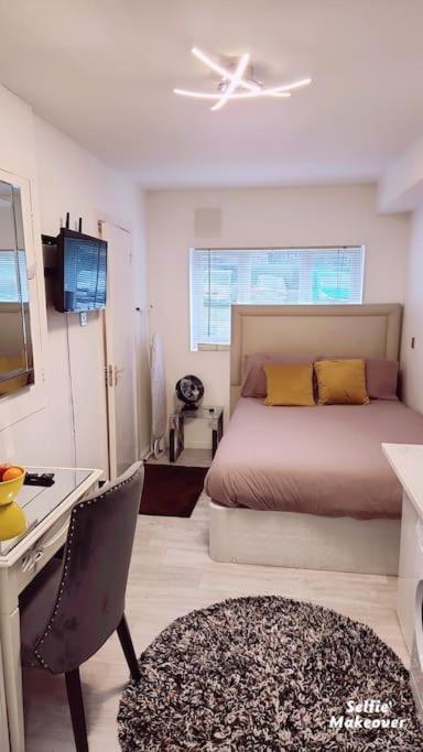 Flat, Close To O2 Arena And Airport *
