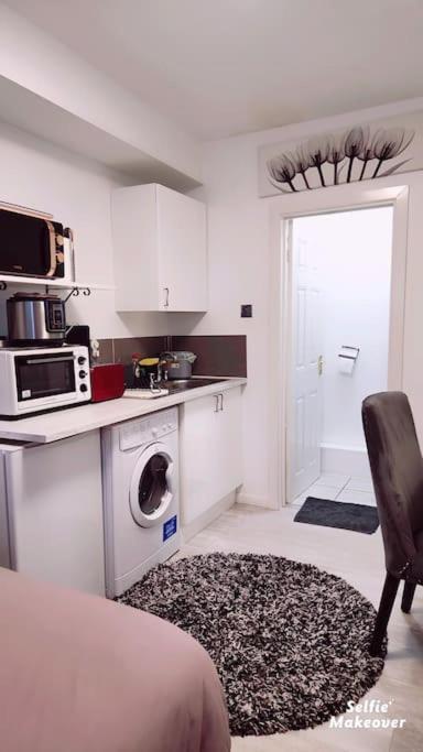 Flat, Close To O2 Arena And Airport