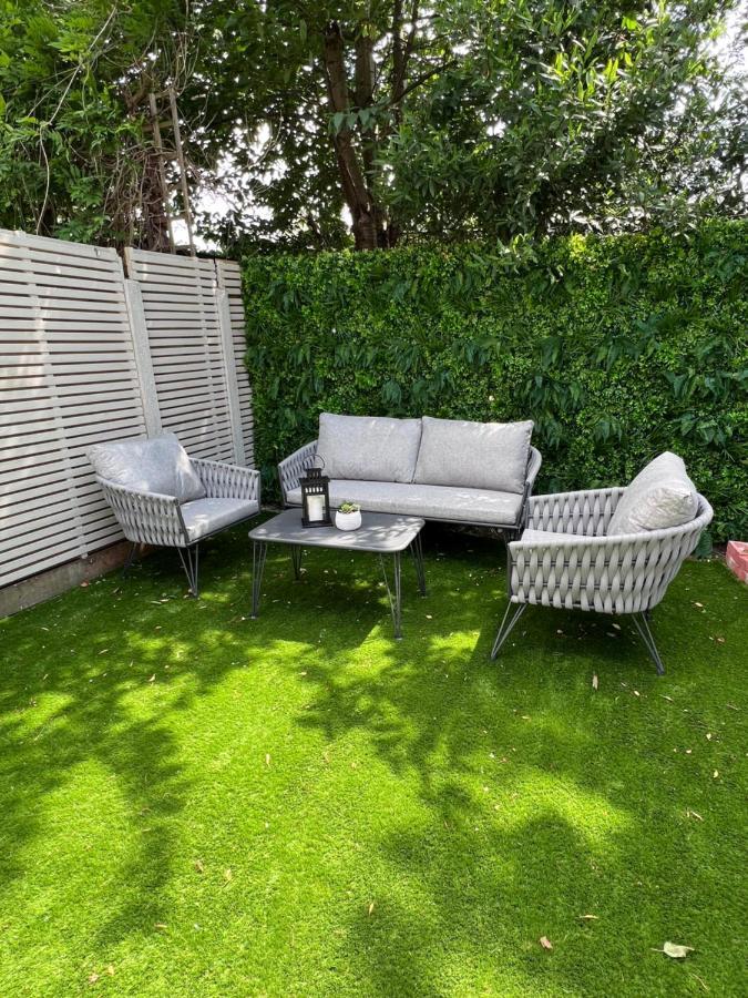 Holiday home Beautiful 5-bedroom Private House In Quiet Street 2 Minutes From Station *