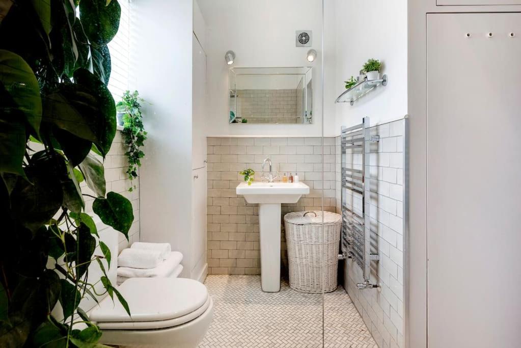 Contemporary Clapham Living *