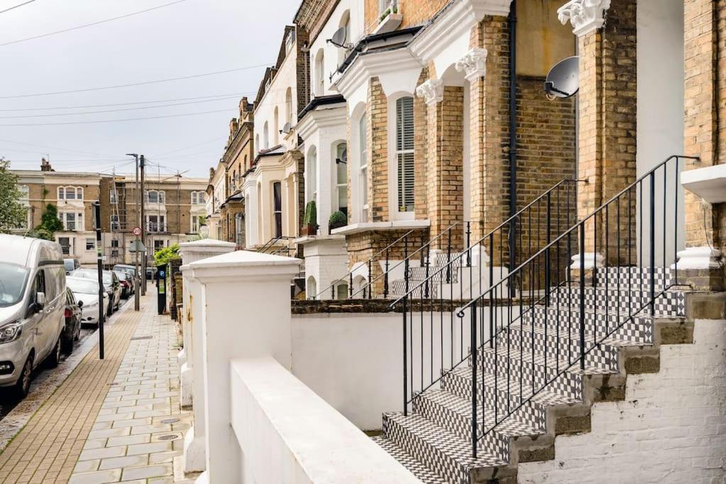 Contemporary Clapham Living Appartement *