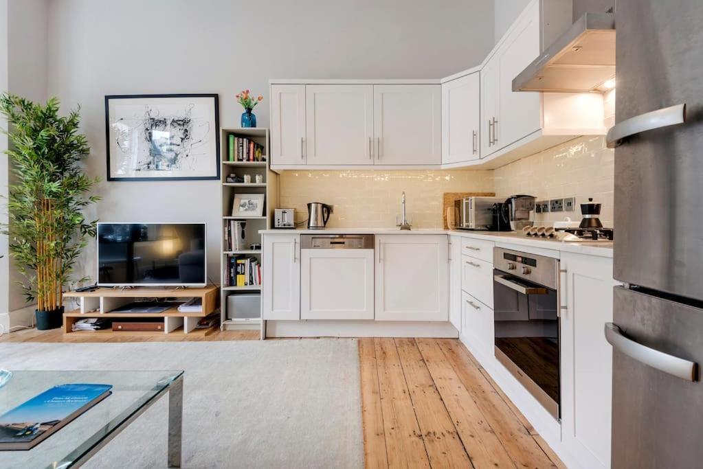 Contemporary Clapham Living *