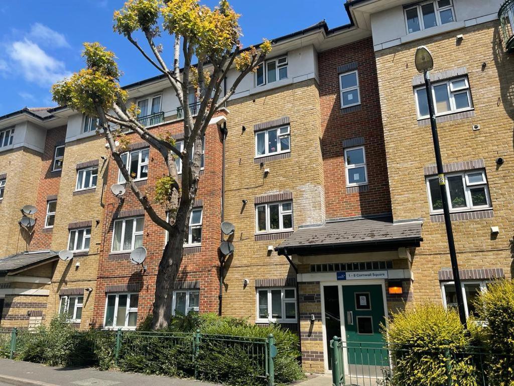 Apartment A Beautiful One Bedroom Within The Heart Of London..fully Furnished Close To Social Amenities.. *