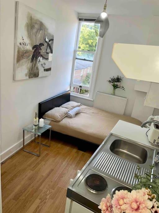 Great Location Studio With Smart Tv And Workspace Apartamento *