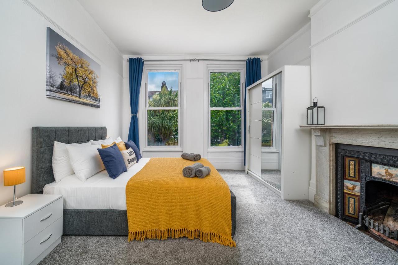 Spacious King Size 1bed Flat In Leafy Suburb Londen