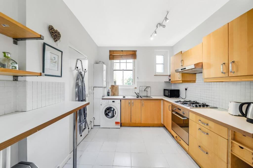 Modern 3 Bedroom Flat Near Camden Town *