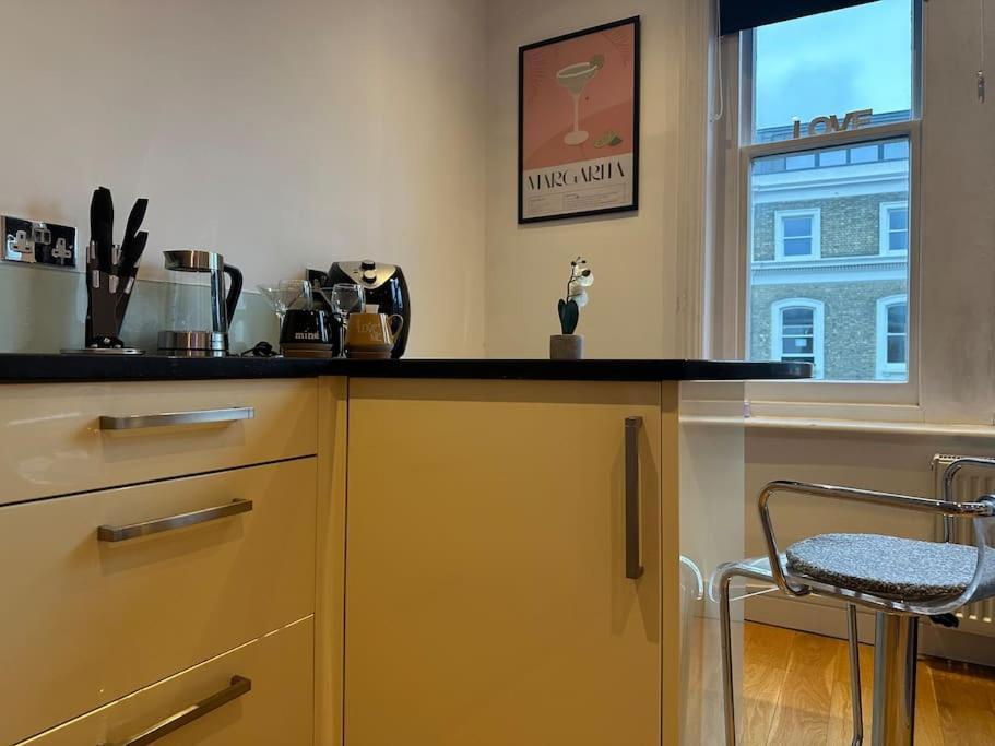 Putney , Modern-flawless ! *