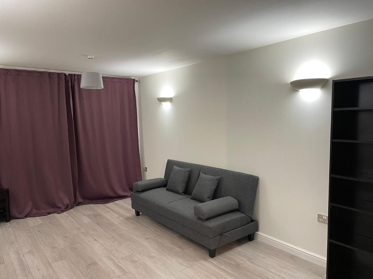 31 Galleria Court London