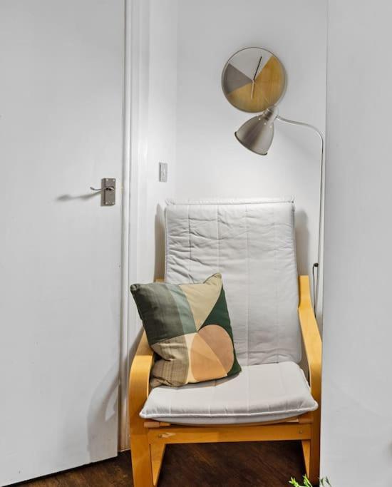 Private Studio In Ldn Book On Airbn For Amazing Rates Instead Londres