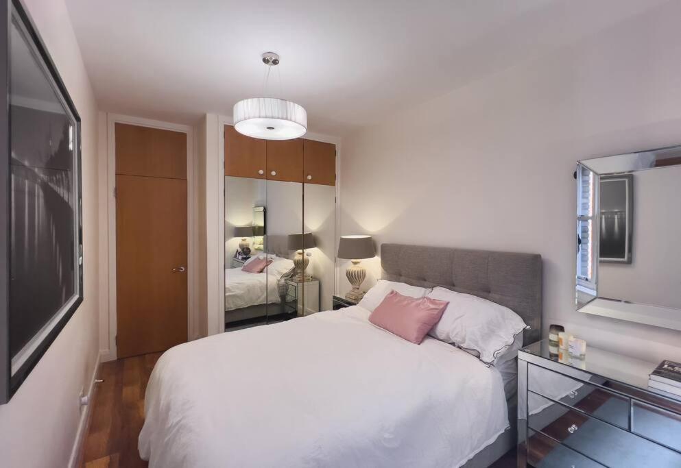 Covent Garden Haven - 2 Bedrooms. 2 Bathrooms Apartment London