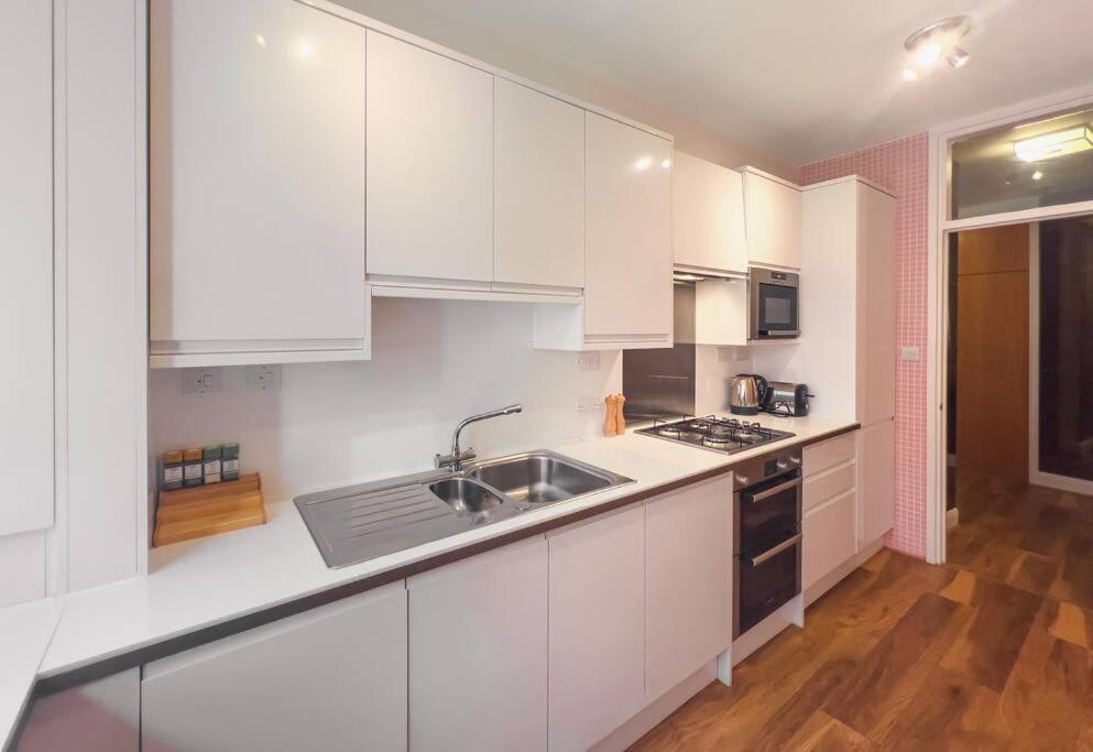 Covent Garden Haven - 2 Bedrooms. 2 Bathrooms Apartment