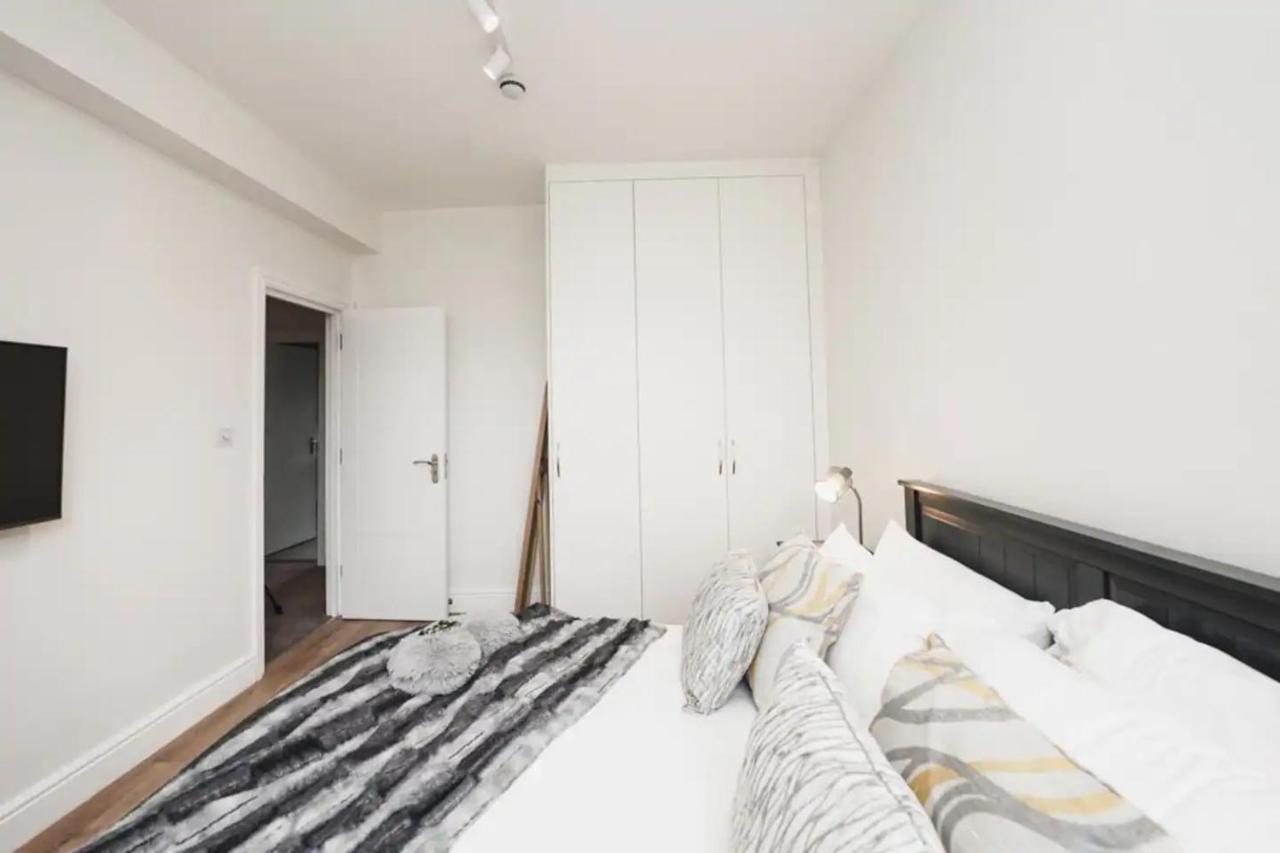 Spacious Family With Games & Garden Hébergement de vacances *