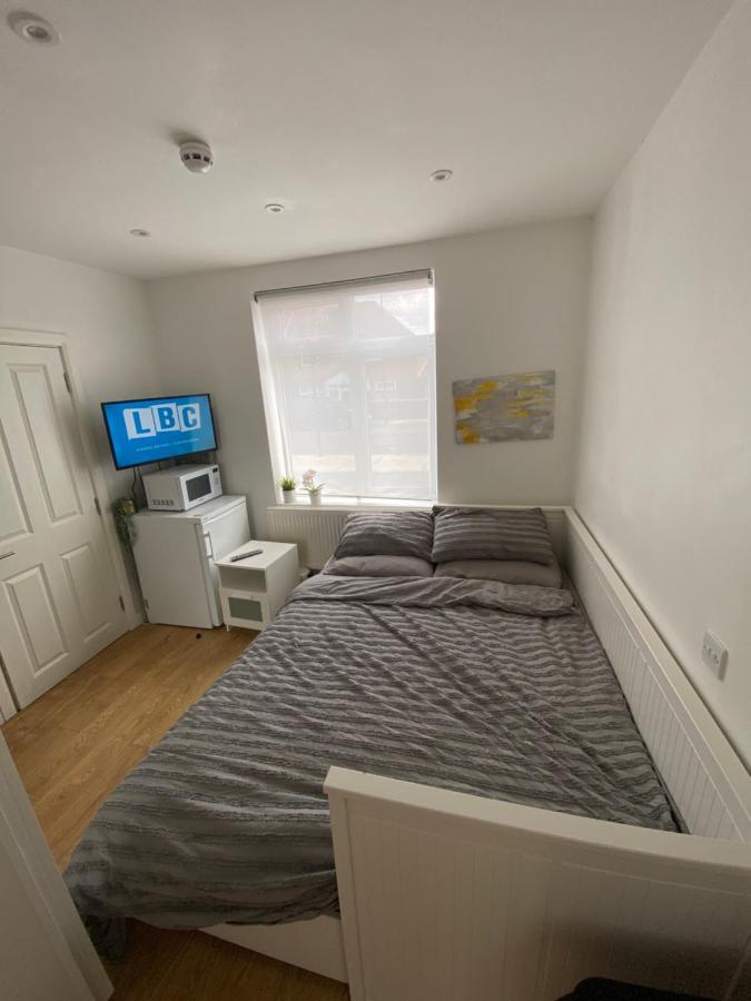 West Acton Studio Flat *