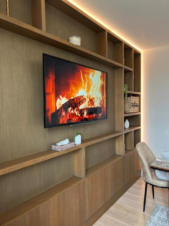 Charming Chelsea Two Bedroom Next To Kings Road! Apartment London
