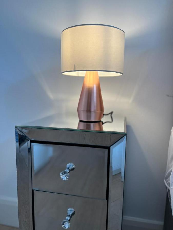 Apartment Charming Chelsea Two Bedroom Next To Kings Road!